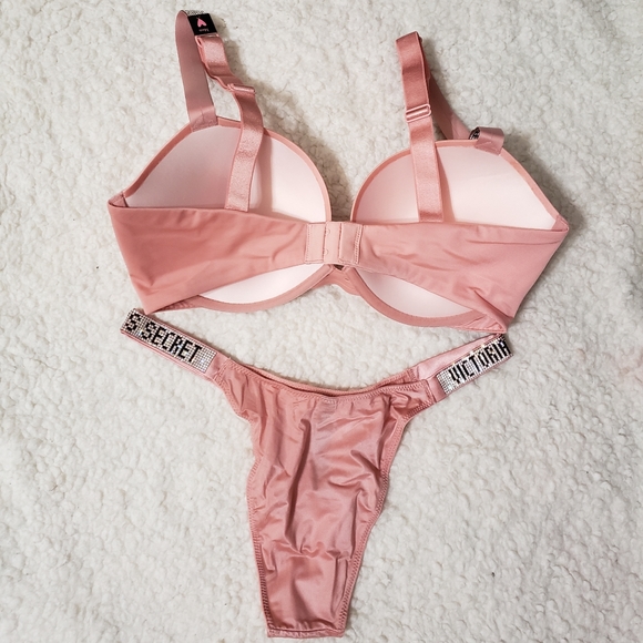 Victoria's Secret Very Sexy Push-up Bra & Matching Panties - Picture 2 of 15